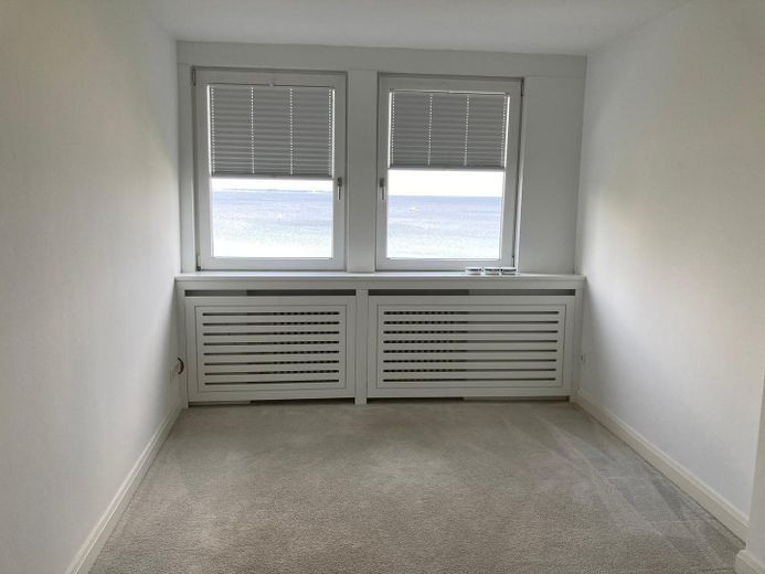 Meerblick ohne Grenzen- Exklusive 4.5 Zimmer Wohnung in erster Reihe von Scharbeutz – 3. Schlafzimmer mit Meerblick 