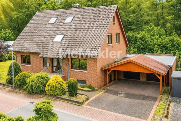 Großzügiges Wohnhaus mit ca. 300 m² Wohnfläche in bester Lage von Löhne – Doppelgarage & Carport