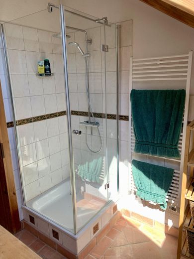 Duschkabine im Badezimmer