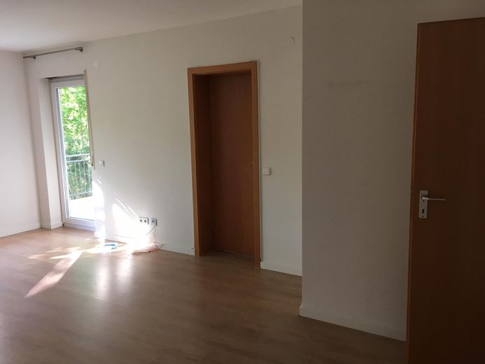 Wohnung mit Balkon und Blick ins Grüne zu verkaufen – Foto 2