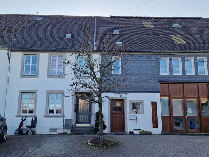 Attraktives Renditeobjekt: MFH zur Kapitalanlage mit Entwicklungspotenzial – Foto 1