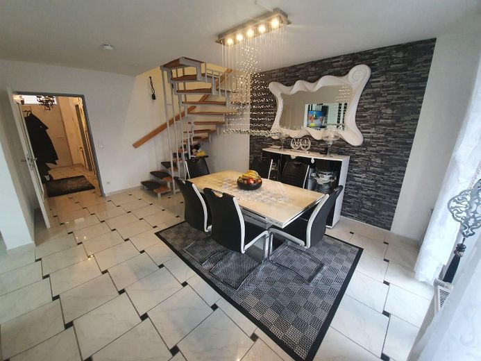 BEZUGSFREI ab 01.11.26: 4-Zi.-Maisonette (109m²) mit TG-Stellplatz & Balkon in Uni-Nähe! – Essbereich