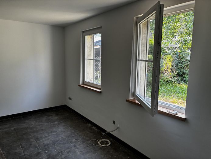 Renovated office with 420sqm warehouse / hall | production area incl. sanitary facilities – Foto 1