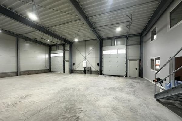 Grenzstraße 14: Neubau von 8 Lager- und Produktionshallen in bester Lage