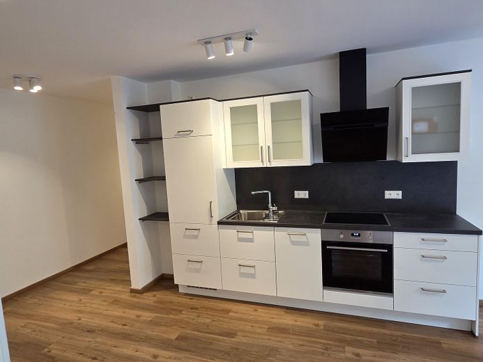 Neubau - Erstbezug - sofort verfügbar! Exklusive 2-Zi-Wohnung mit EBK und Garten sowie Tiefgarage – Küche