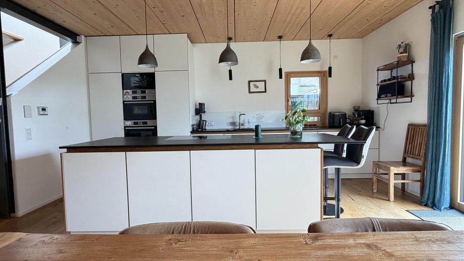 Maison de caractère personnalisée : maison jumelée claire et haut de gamme à Bittenfeld, KfW 55 – Küche