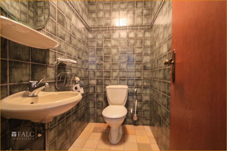 Mehrgenerationenhaus mit Schwimmbad – Gäste WC