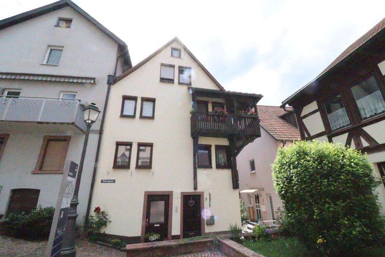 WRS Immobilien - Freudenberg - direkt im Zentrum + am Main - saniertes EFH mit Einzelgarage – Frontansicht