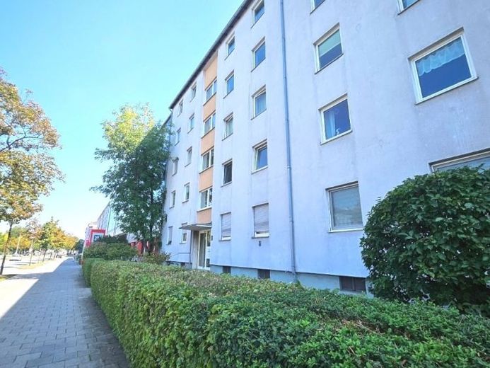 ** Selbstnutzer & Kapitalanleger ** Gemütliche 3-Zimmer-Wohnung mit Einbauküche am Frankfurter Ring – Foto 1