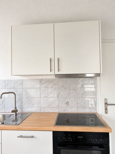 3 habitaciones, balcón y vistas al castillo: vivienda de alta calidad completamente renovada en Königstein – Küchenarmaturen