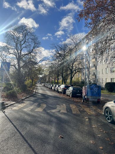 de particulier : libre d’occupation ou rendement de 5 %, emplacement privilégié : appartement 2 pièces avec balcon, ascenseur, place de parking, à proximité du canal – aussen 01