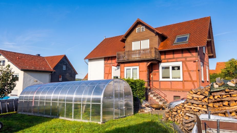 Kernsaniertes EFH nahe Marburg: Pool & 908m² Traumgarten – Photo 3
