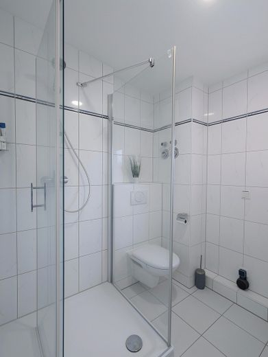 Hochwertig voll möblierte 2-Zimmer-Wohnung mit Dachterrasse, Tiefgarage & Garten in München Nord – Foto 16