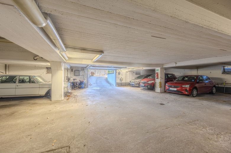Attraktives Rahlstedt: Balkon miot 2-Zimmer Wohnung mit Tiefgaragenplatz kutzfristig verfügbar. – Garage