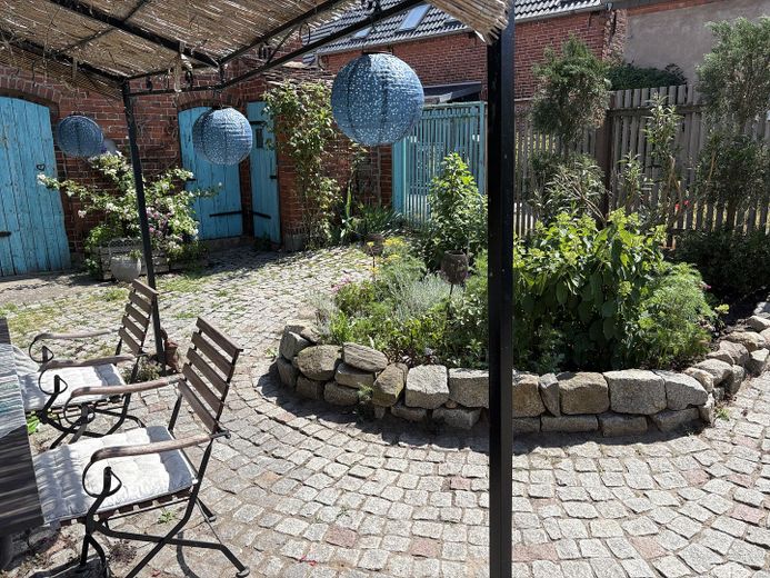 Ein Stück vom Paradies in Elb-Nähe - saniertes Bauernhaus mit Vintage-Charme – Vorgarten