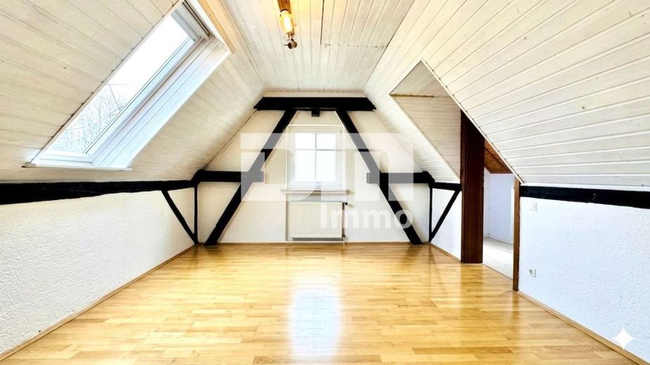 (R)eserviert! Einfamilienhaus am Ortsrand mit großem Grundstück, Carport – OG / DG Gäste / Büro