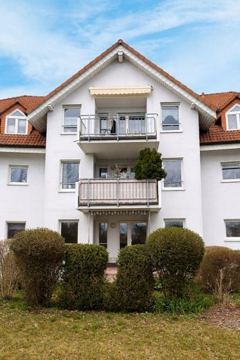 Dresden / Kesselsdorf – prov.frei: 2 Zi. Whg., sep. Küche, Bad (WA+DU), Balkon und TG – Hausansicht Süd Detail