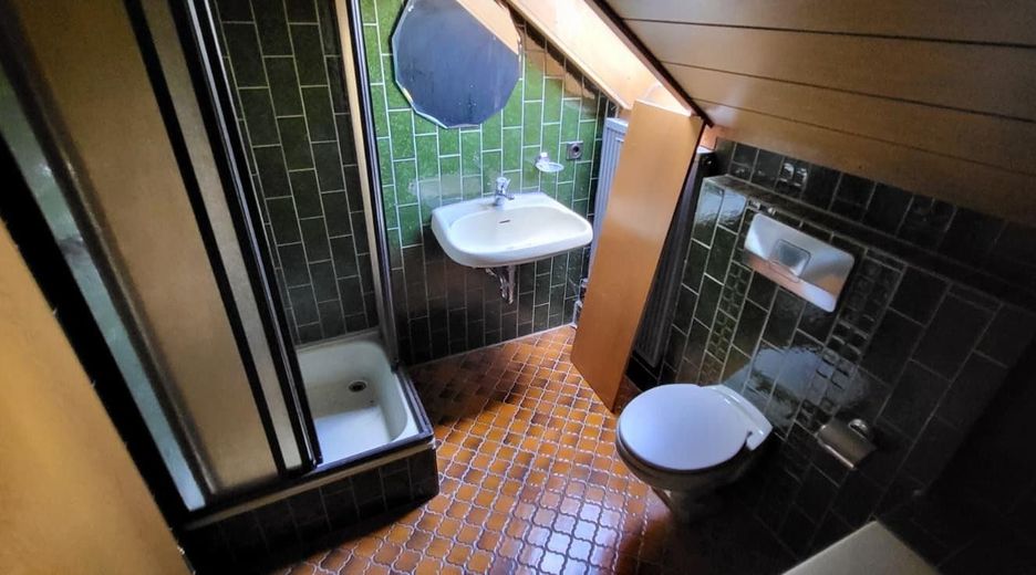 Architektenhaus in ausergewöhnlicher Alleinlage – Badezimmer OG_1
