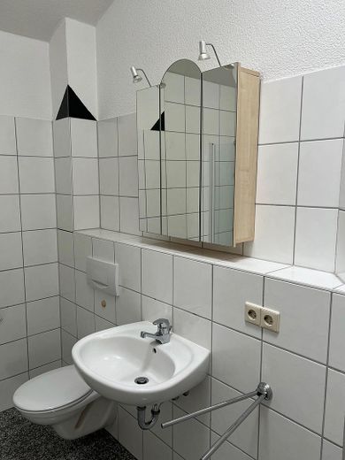 Gemütliche 2-Zimmer-Penthouse-Wohnung mit Balkon und Einbauküche in Wehr – Foto 6