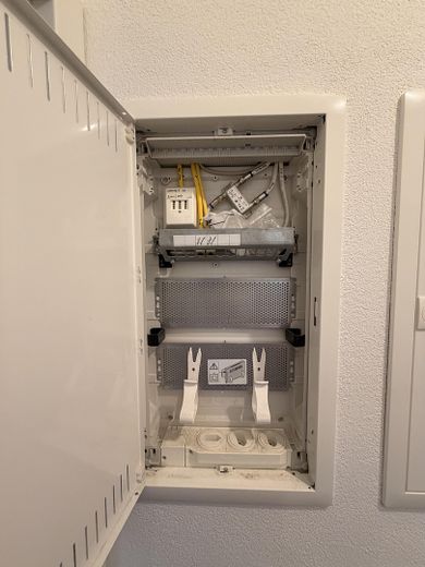 Gepflegte und Sanierte 2,5-Zimmer Wohnung im EG in Pforzheim inkl. EBK und Fußbodenheizung – Router Anschluss 