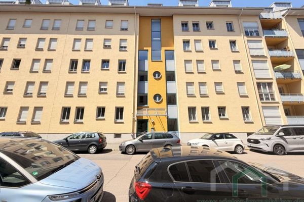 ** Zentrum-Süd: Single-Wohnung mit Terrasse und Wannenbad **
