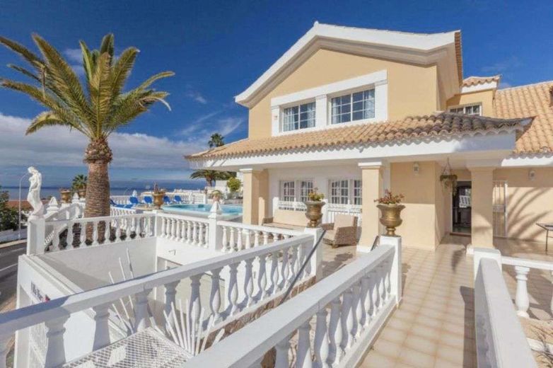 TENERIFFA: ++ VILLA IN BESTER LAGE VON ADEJE! ++ TRAUMAUSSICHT UND TOP POOL !! ++ – SEITENANSICHT ANWESEN