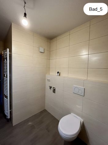 Exklusive 2-Raum Wohnung mit Terrasse/Garten, Stellplatz und EBK – Badezimmer