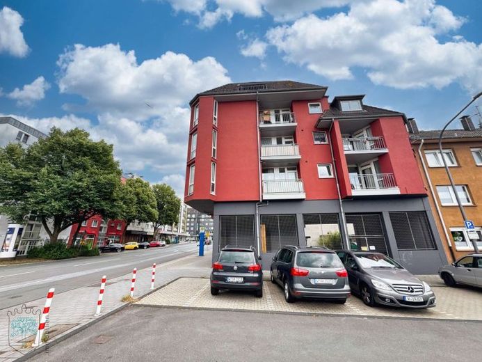 ***zentral gelegene 2-Zimmer-Wohnung mit Entwicklungspotenzial – Foto 1