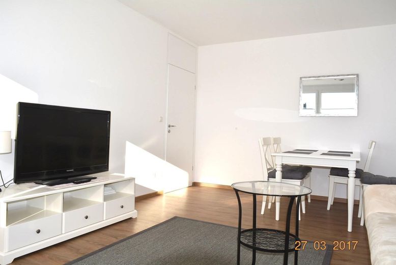 Helle 2,5 Zimmer Wohnung, vollmöbliert mit TG- Stellplatz in zentraler Lage München-Laim – Foto 2
