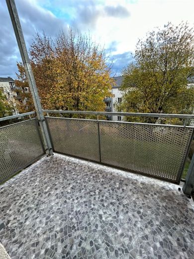 Gemütliche 3-Zimmer mit Laminat, Balkon und Wannenbad in ruhiger Lage! EBK mgl. – PHOTO-2023-11-07-15-58-11