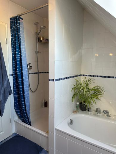 Dusche und Wanne