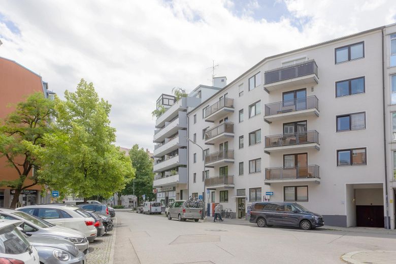 SENZA PROVVIGIONE: gioiello urbano di Schwabing – luminoso appartamento di 2 locali all'ultimo piano, balcone e ascensore – Außenansicht
