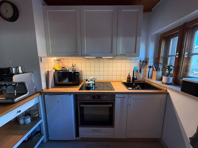 charmant rustig 1-kamerappartement in Mühldorf-Mößling – Küchenzeile