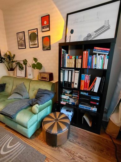 Sans commission pour l’acheteur ! Charmant appartement calme de 2 pièces au cœur de Winterhude – Wohnzimmer 2
