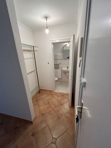 Wonen in het groen: Ruime gezinsidylle in het hart van Pinneberg – Garderobe