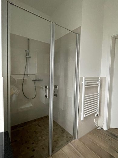 Bad Dusche und Hzkörper