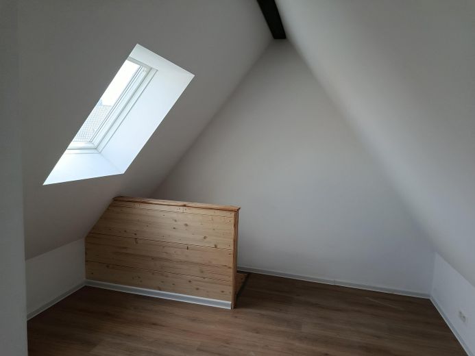 Komplett renovierte 3 Zimmer DG-Maisonette Wohnung in Holzgerlingen – Dachstudio