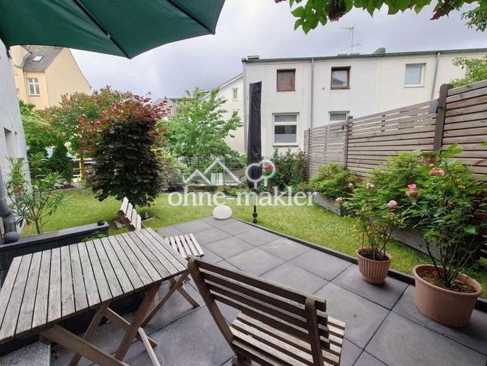 Moderno appartamento seminterrato con giardino – Foto 1
