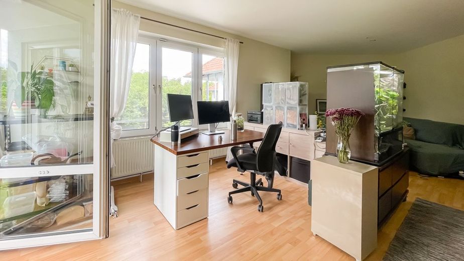 Mainz-Finthen: Gemütliche 2-ZKB-Wohnung; tolles Raumgefühl; 70m²; Wohlfühl-Loggia! – Arbeitsplatz