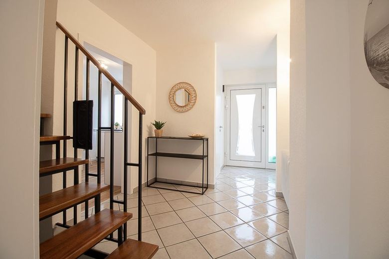 Flur, Treppe ins Obergeschoss