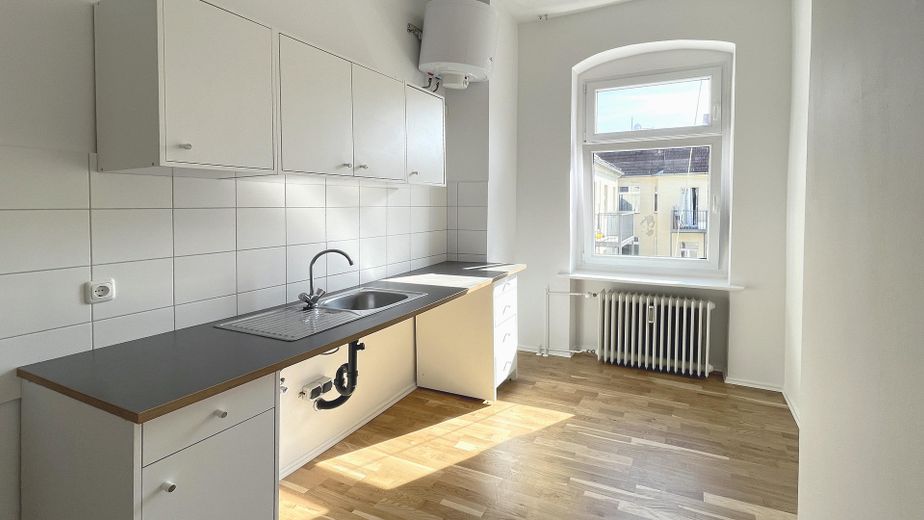 Luminoso apartamento antiguo de 1 habitación con cocina independiente – disponible para ocupar de inmediato – Küche