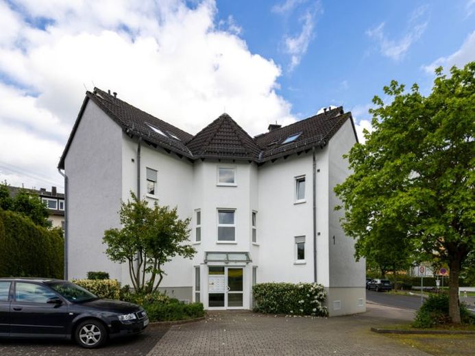 Kl. Wohnung mit Loggia mit TGP sowie 1 PKW Abstellplatz in schönem gepflegten Haus als Kapitalanlage – Foto 1
