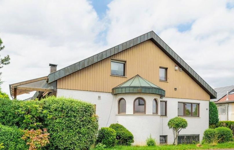 Repräsentatives 2-Familienhaus mit Ausbaupotential in begehrter Wohnlage – Außenansicht