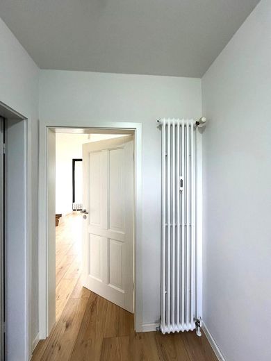 ¡Se alquila apartamento de 1 habitación recién renovado! (Clase de eficiencia energética D-190 kWh/(m²a)) – Flur