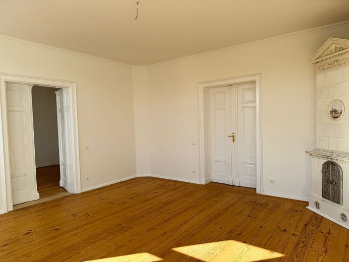 WZ mit Flügeltür zur Küche