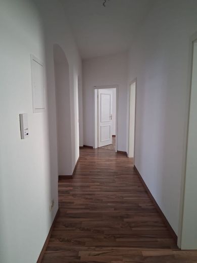 Angebot freundliche helle 4-R-Wohnung mit BLK. im 2.OG ca.105 in MD-Alte Neustadt zu vermieten . – Flur