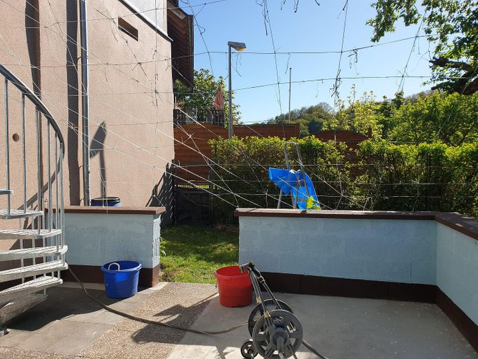 Einziehen, loskochen & wohlfühlen: Modernisiertes XL-Haus mit Traumküche, Komfort-Garage & Garten – Garten 05