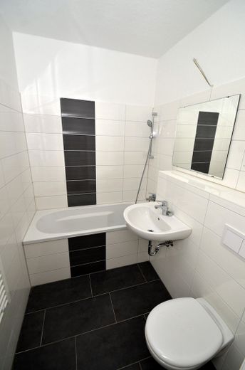 Schau bei uns vorbei: Helles modernes 3 Zimmer Apartment mit top Aussicht über Halle – Bad