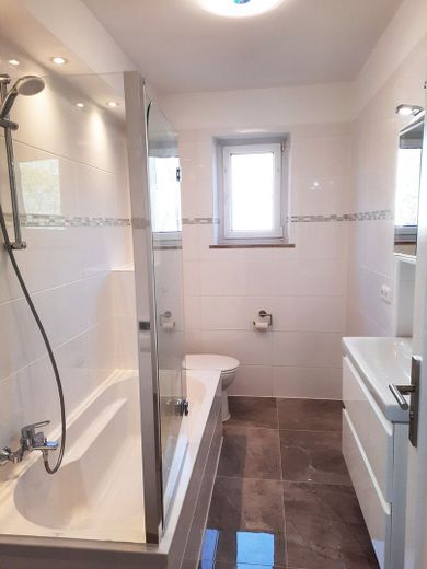 Möblierte Wohlfühloase in Augsburg-Göggingen – Perfekt als Ferienwohnung – Das Badezimmer 
