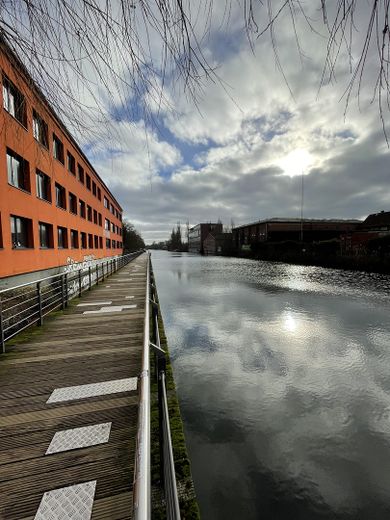 DG-Rohbau mit Vision – 220 m² & genehmigter Dachterrasse, Dachsanierung notwendig – Veringkanal 2 min. zu Fuß 
